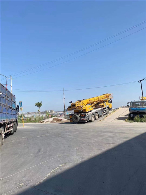 红塔区25吨吊车的租赁价格大概是多少？