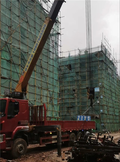 红塔区“慢工细活”—— 吊车的 “微动控制” 技术